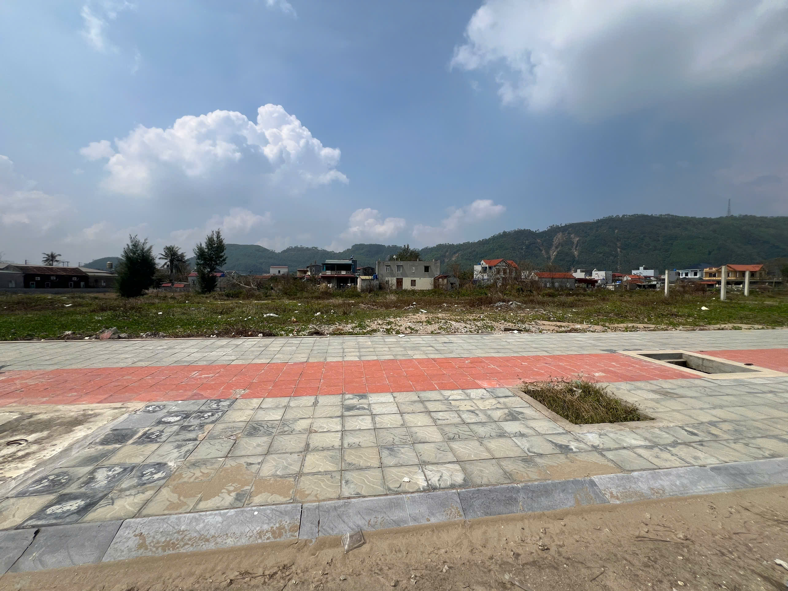 Bán cặp lô đất mặt biển 370m2, mặt tiền 20m - sát Flamingo Linh Trường