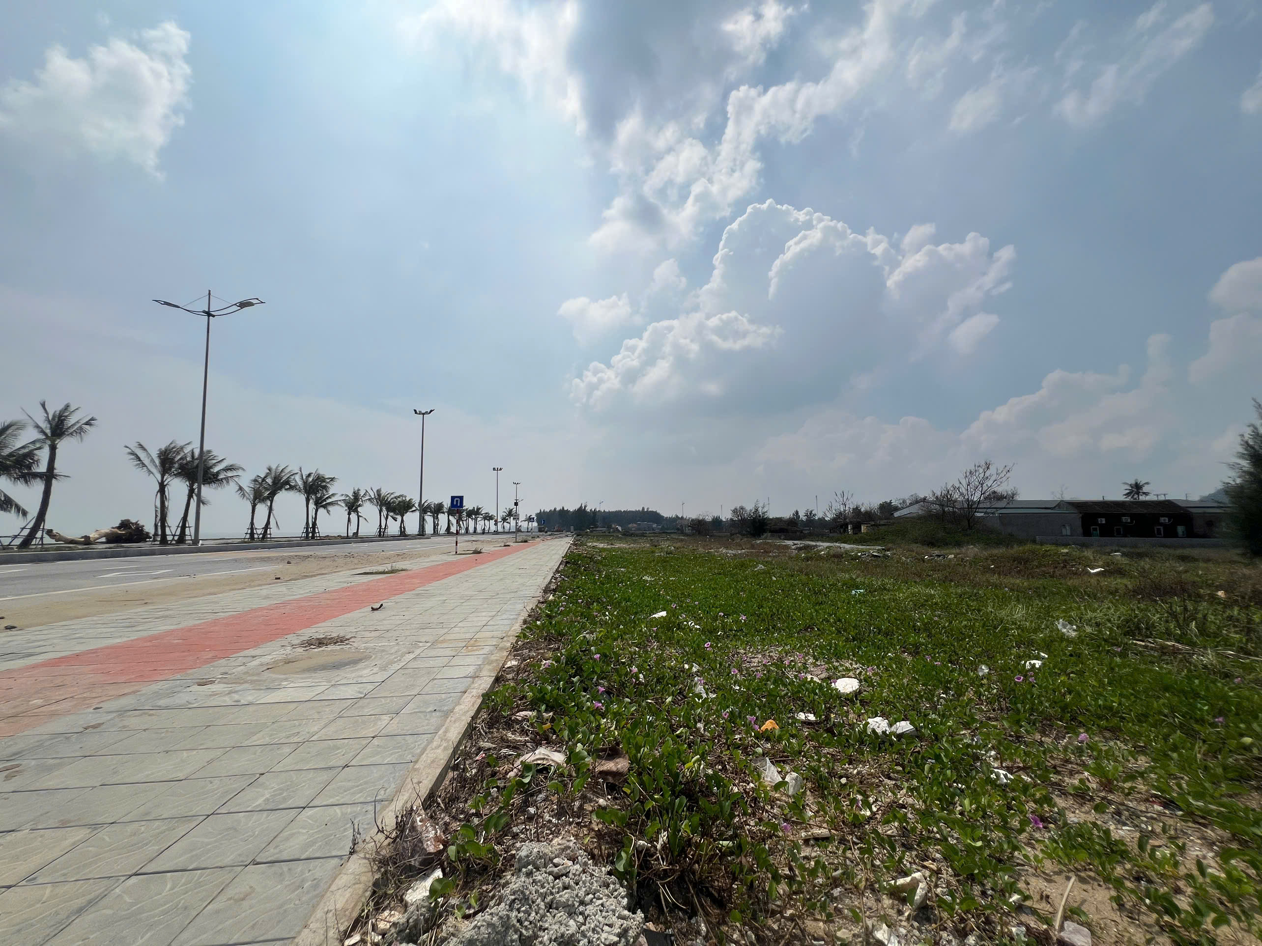 Bán cặp lô đất mặt biển 370m2, mặt tiền 20m - sát Flamingo Linh Trường