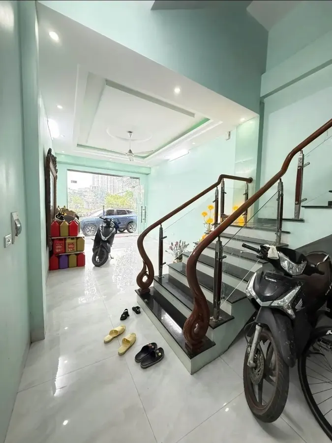 Bán nhà 3 tầng cốt lệch đẹp trung tâm đông hương - gần chợ đầu mối, đường 10.5m