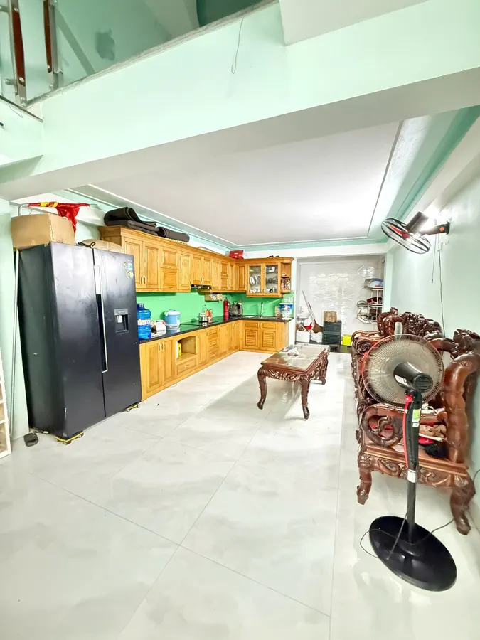 Bán nhà 3 tầng cốt lệch đẹp trung tâm đông hương - gần chợ đầu mối, đường 10.5m