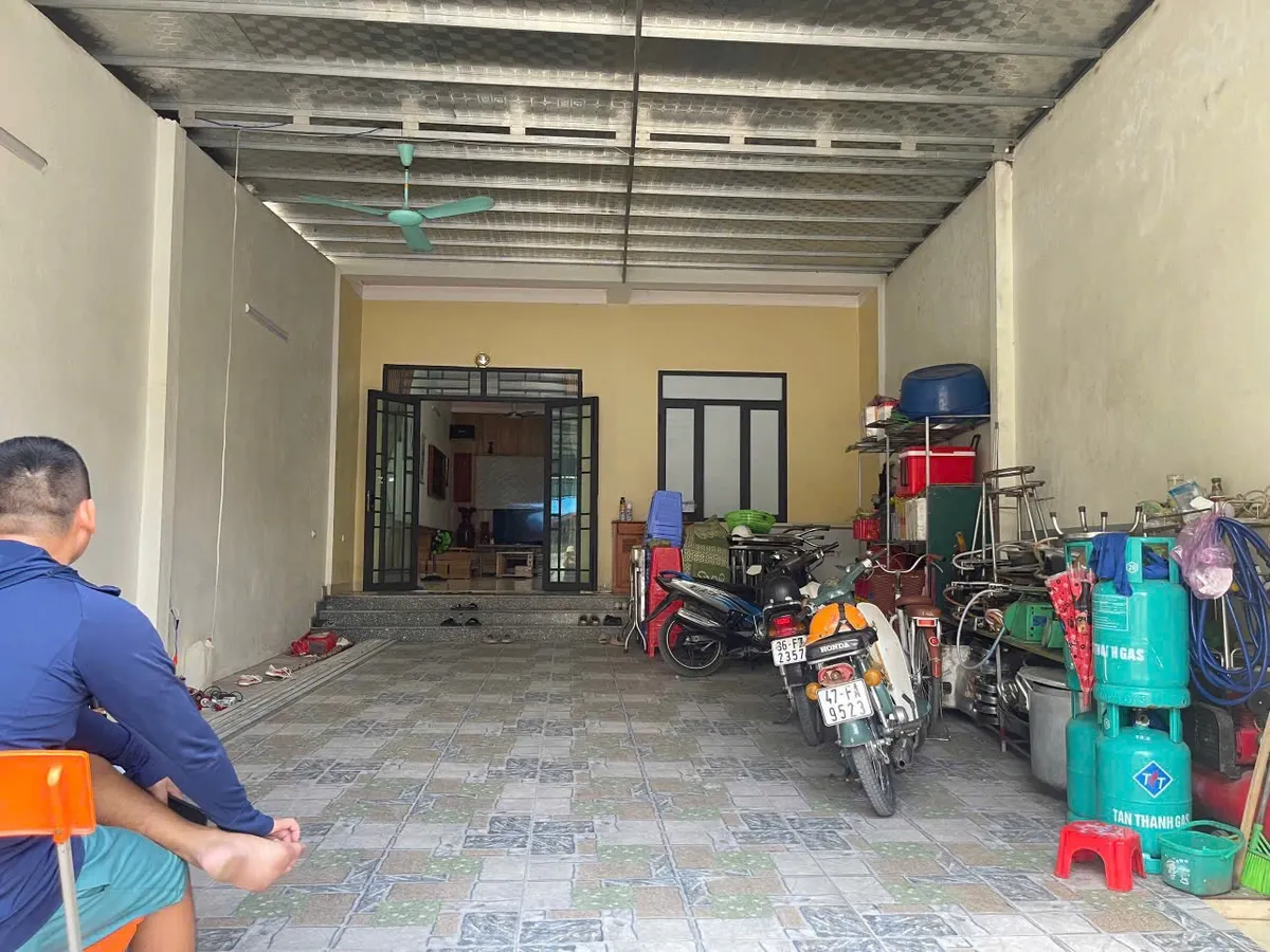 Bán nhà 2 tầng 150m² mặt tiền 5.3m ở Quảng Thịnh - nhà đẹp mới xây năm 2022