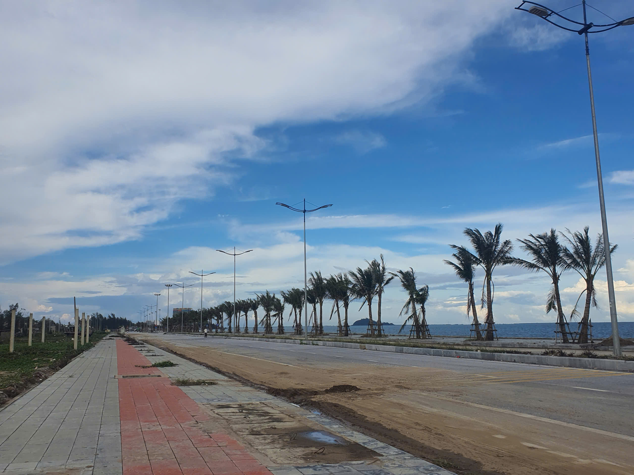 Bán lô đất biển gần flamingo Hải Tiến - 150m2 (6x25m) - đường và vỉa hè 17,5m cực đẹp