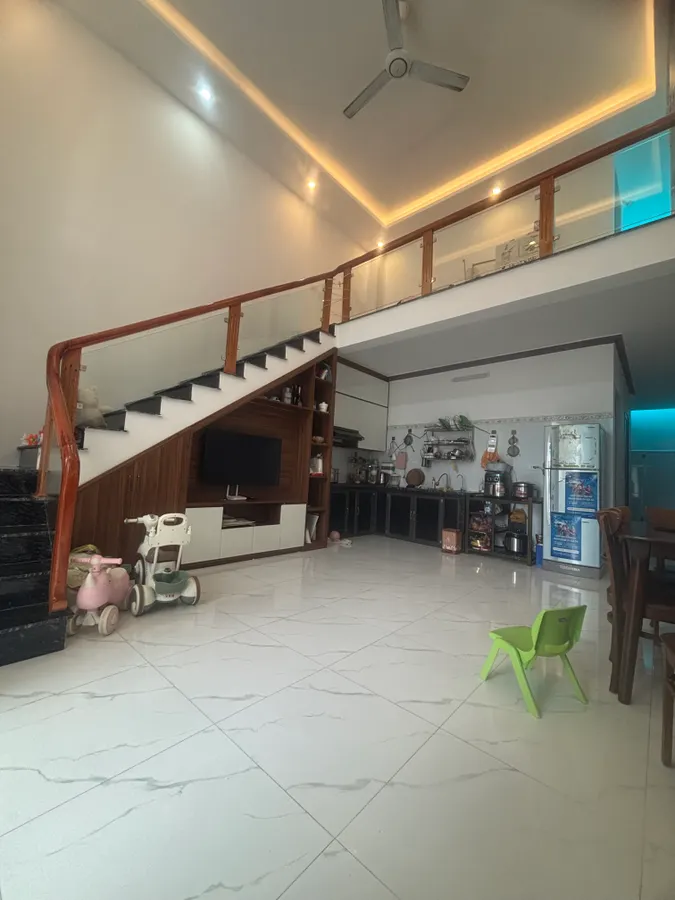 Bán nhà 2 tầng, gần MB vườn bia Phú Sơn - ô tô đỗ cửa chỉ 2,4 tỷ