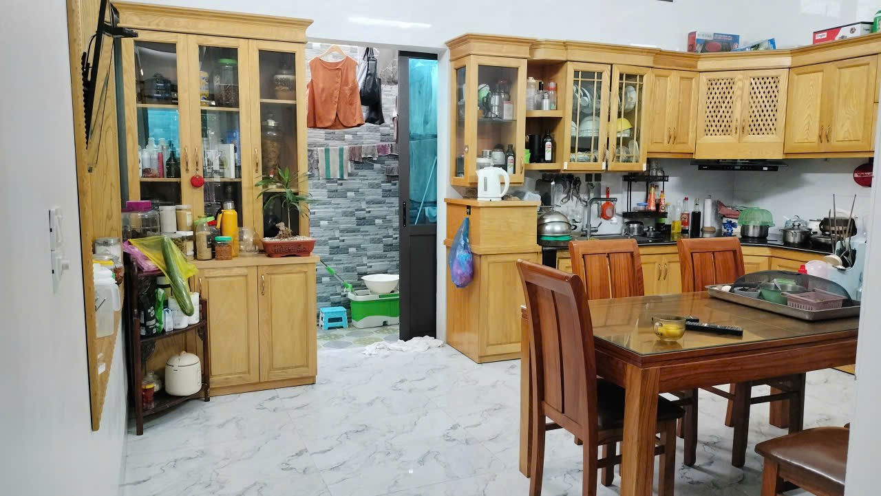 Bán nhà 2,5 tầng gần mặt bằng Hồ Sen và trường chuyên Lam Sơn