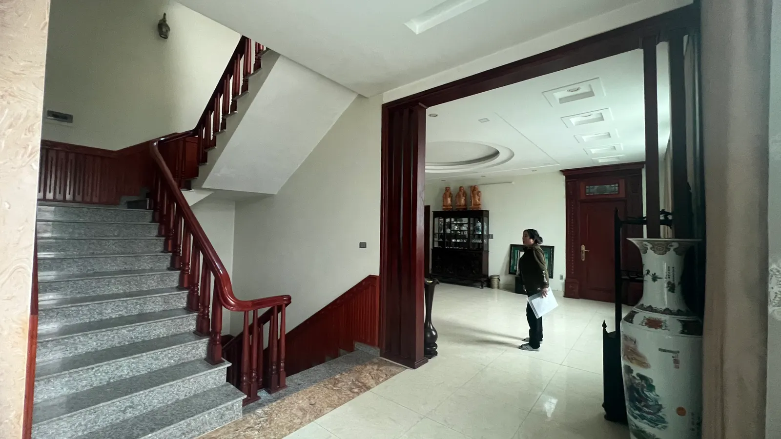 Bán nhà 6 tầng trung tâm đường Trường Thi - có thang máy, gỗ Lim toàn nhà, cho thuê tầng 1 giá 50 triệu/tháng