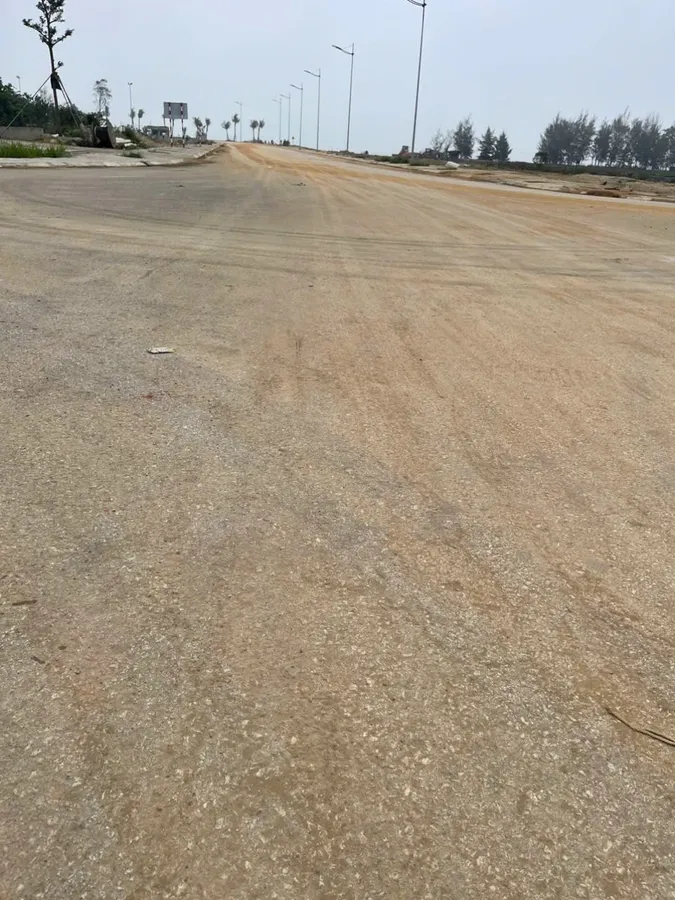 Bán cặp lô đất mặt biển 370m2, mặt tiền 20m - sát Flamingo Linh Trường