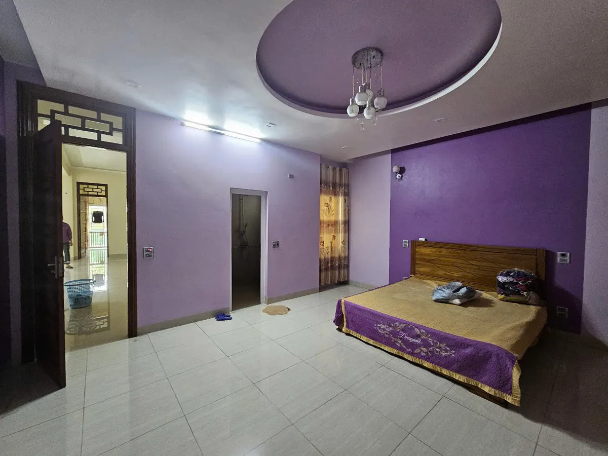 Nhà 4 tầng 3 mặt tiền đẹp hiếm, view sông và hồ Đồng Chiệc - đường Nguyễn Thiếp, TP Thanh Hóa