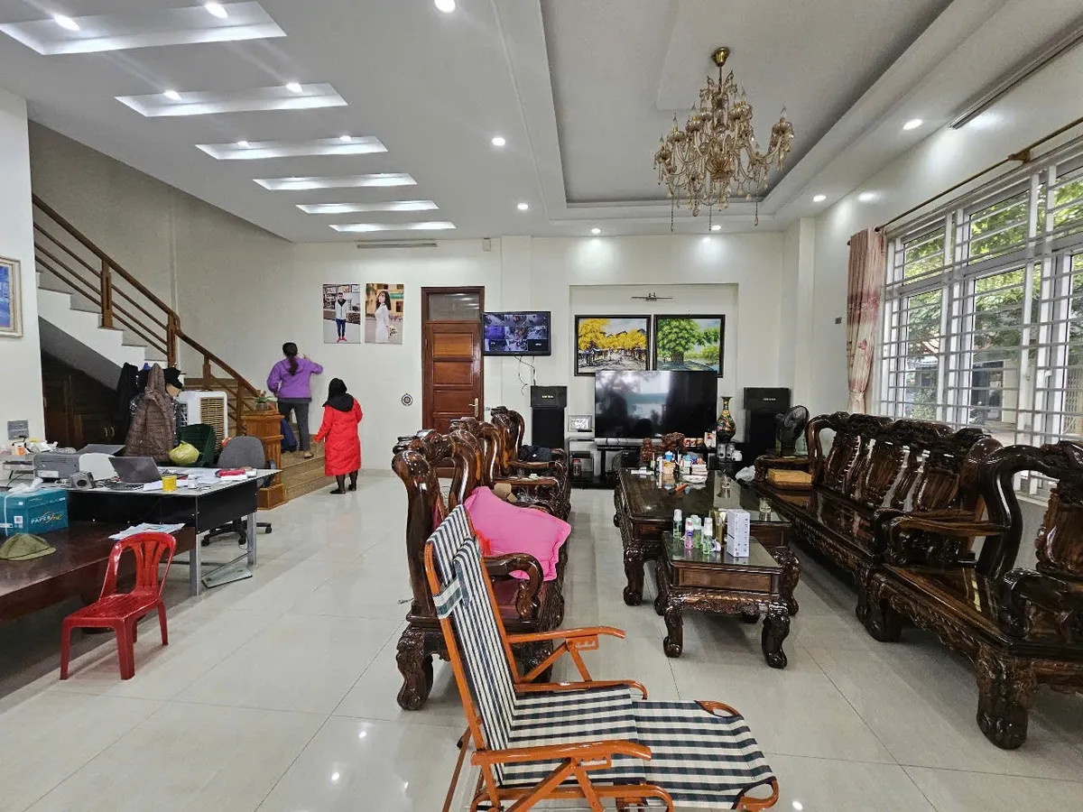 Nhà 4 tầng 3 mặt tiền đẹp hiếm, view sông và hồ Đồng Chiệc - đường Nguyễn Thiếp, TP Thanh Hóa