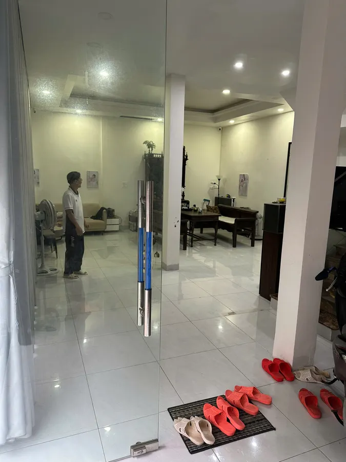 Nhà 3 tầng mặt tiền gần 14m khu chợ Vườn Hoa - trung tâm TP Thanh Hóa