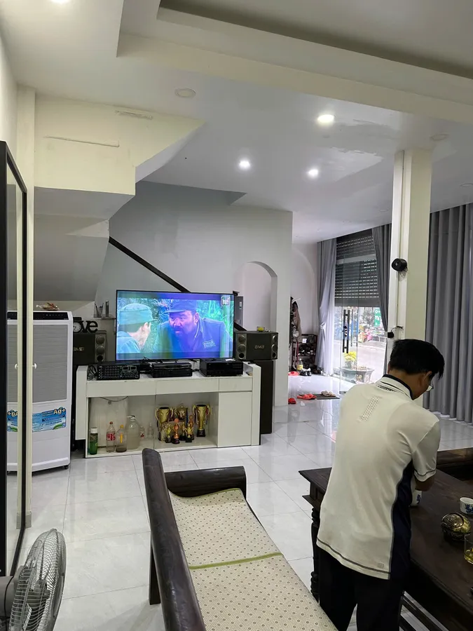 Nhà 3 tầng mặt tiền gần 14m khu chợ Vườn Hoa - trung tâm TP Thanh Hóa