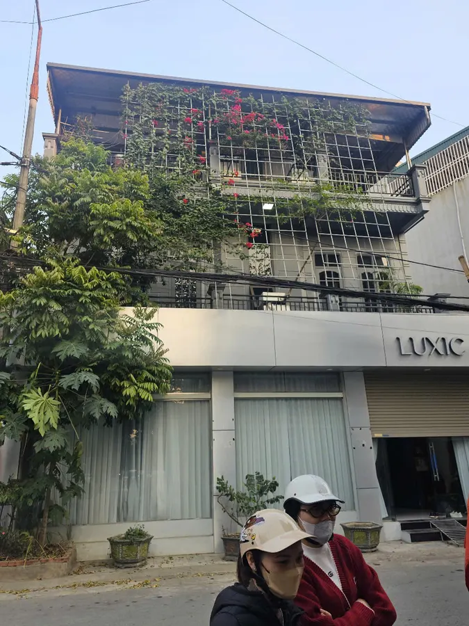 Nhà 3 tầng mặt tiền gần 14m khu chợ Vườn Hoa - trung tâm TP Thanh Hóa