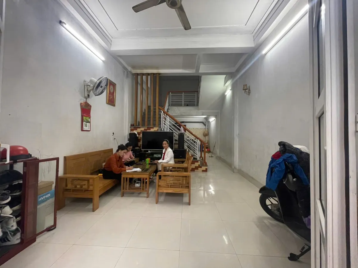 Bán nhà 2 tầng 1 tum trục Tân Nam - Nam Ngạn, đường 12m, vỉa hè rộng, giá chỉ hơn 2 tỷ