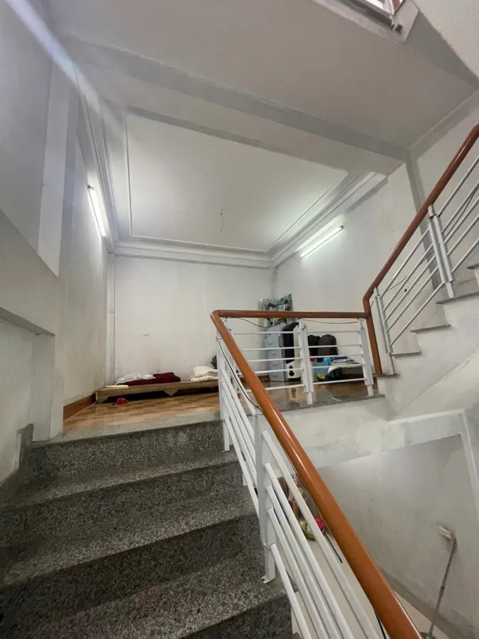 Bán nhà 2 tầng 1 tum trục Tân Nam - Nam Ngạn, đường 12m, vỉa hè rộng, giá chỉ hơn 2 tỷ