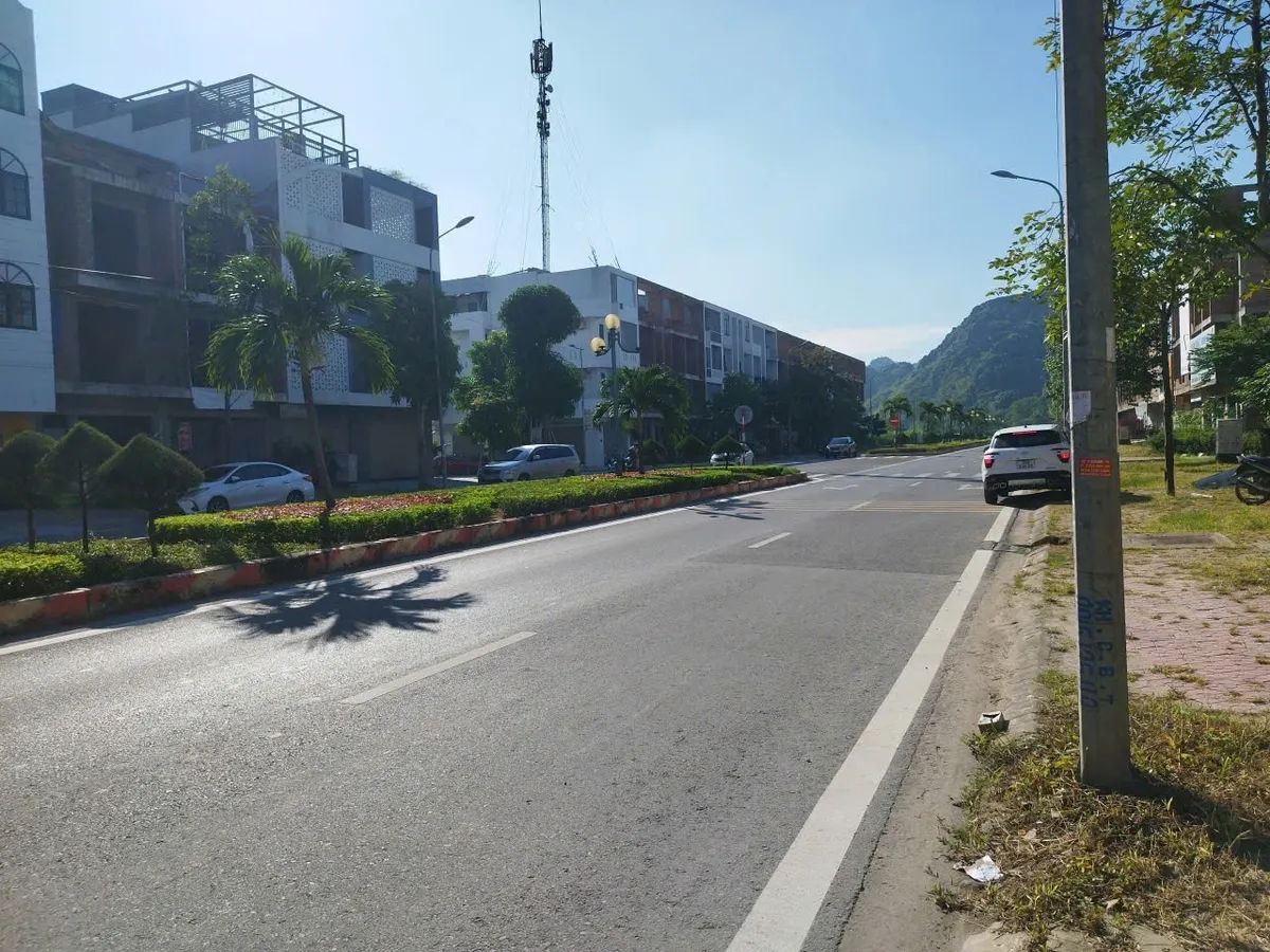 Bán nhà thô 4 tầng 105m² mặt tiền 5m - trục chính Trịnh Kiểm - Núi Long | mặt phố kinh doanh siêu hiếm