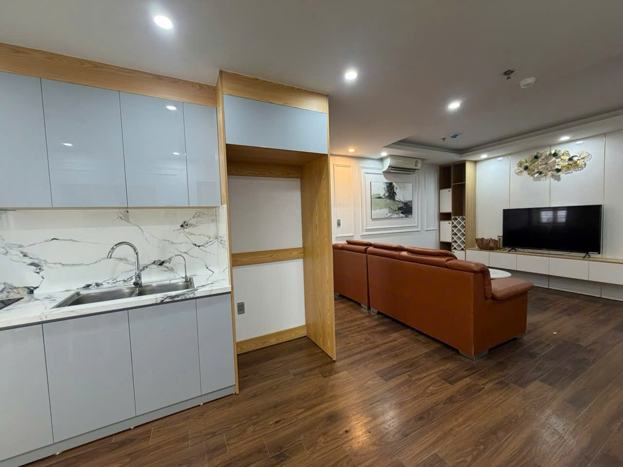 Bán căn hộ ruby - 3 ngủ, full nội thất đẹp, view thoáng, nhỉnh 2xxx