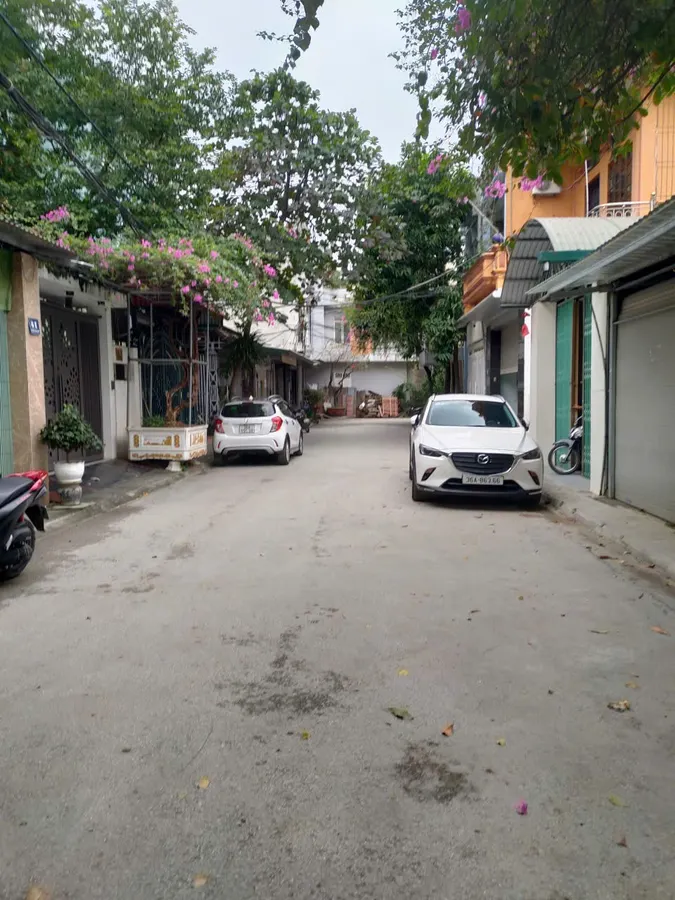 Bán lô đất gần chợ tân an - 60m², mặt tiền 4,5m, có sẵn móng 3 tầng, vị trí dân cư đông