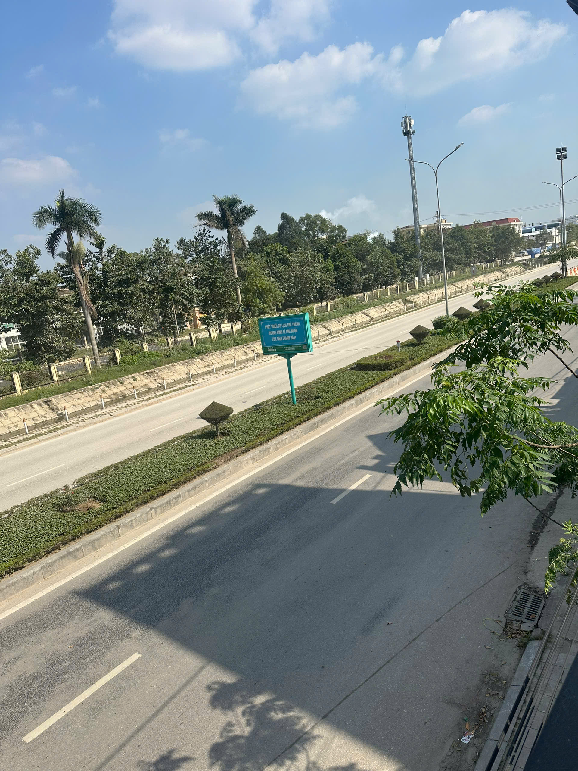 Nhượng nhà 2,5 tầng 98m² trục chính Quốc Lộ 47 Lễ Môn - mặt tiền 4,02m thuận kinh doanh