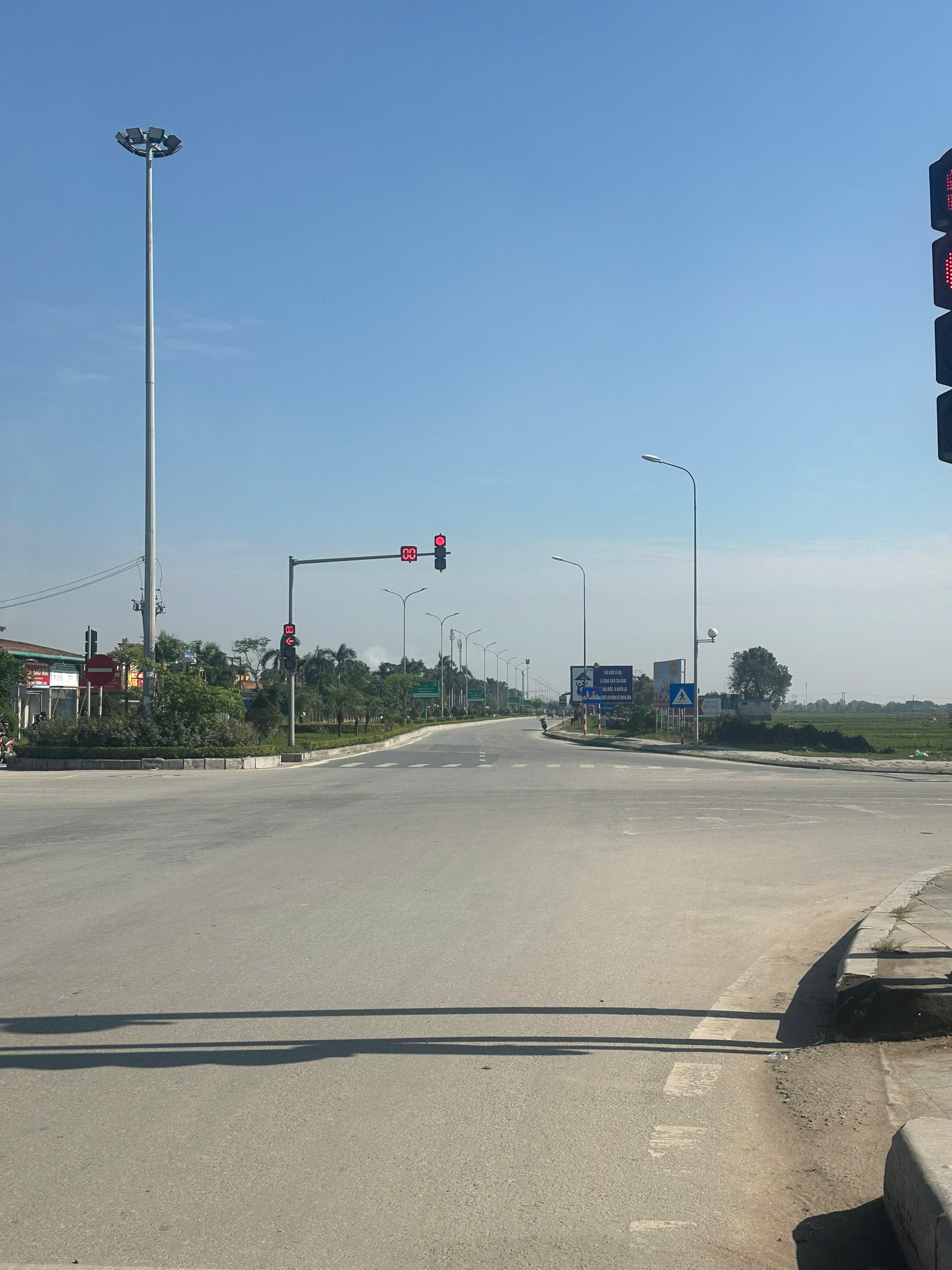 Nhượng nhà 2,5 tầng 98m² trục chính Quốc Lộ 47 Lễ Môn - mặt tiền 4,02m thuận kinh doanh