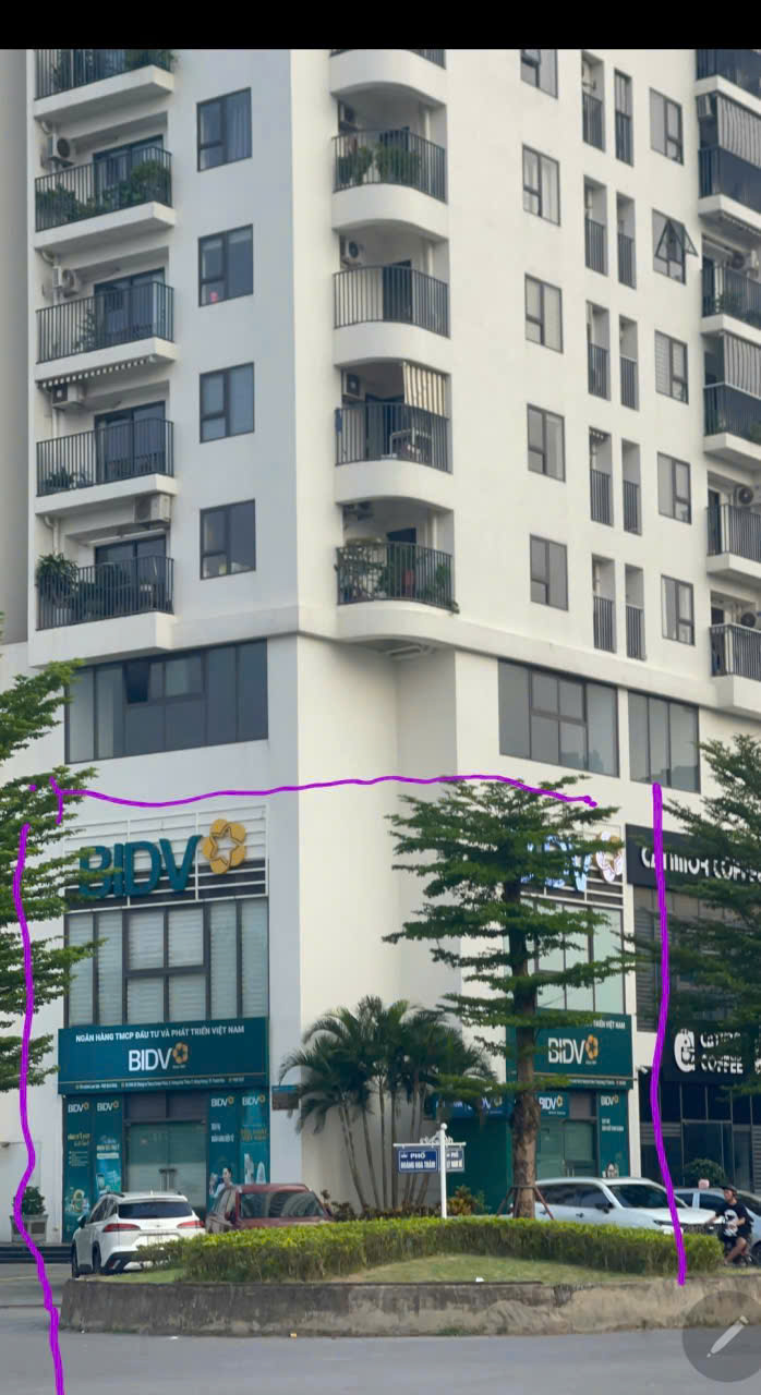 Cho thuê căn shophouse 2 tầng, căn góc 2 mặt tiền nằm ngay đầu ve khu chung cư Tecco Bình