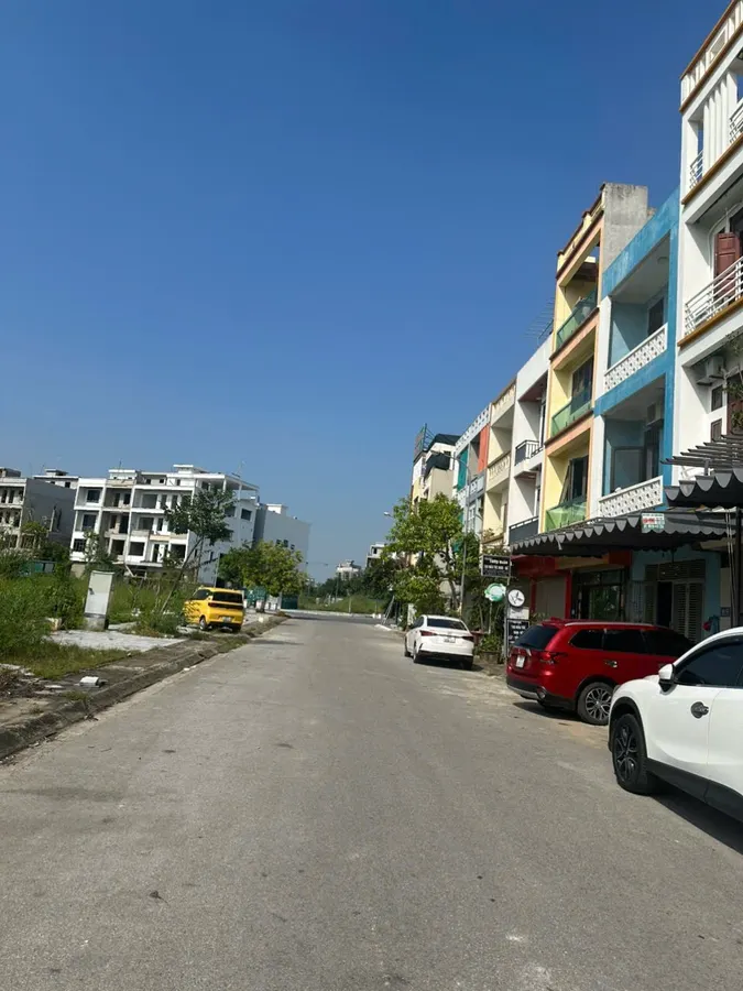 Bán nhà 2,5 tầng mặt bằng 1636 Phú Sơn - Nguyễn Trãi, giá chỉ 5,65 tỷ