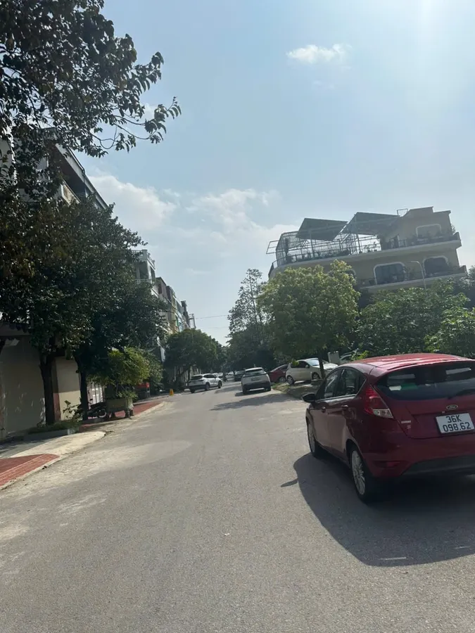 Bán nhà 2,5 tầng mặt bằng 1636 Phú Sơn - Nguyễn Trãi, giá chỉ 5,65 tỷ