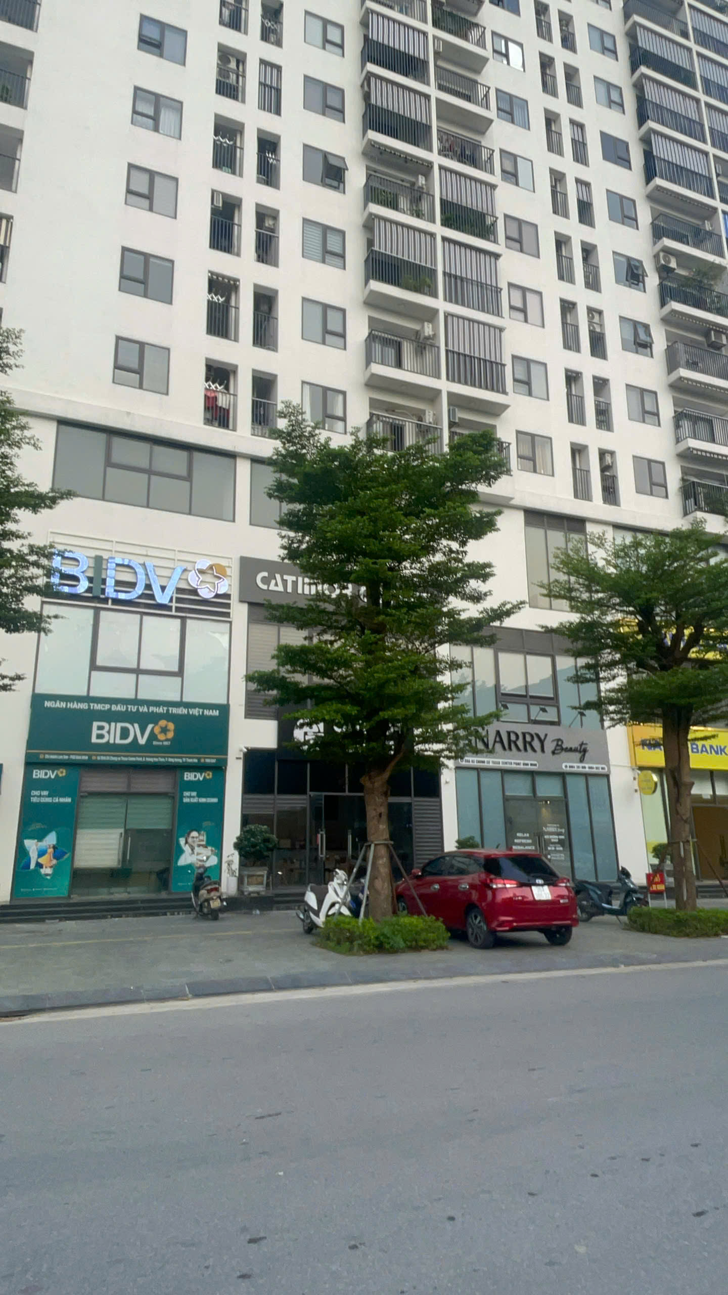 Cho thuê căn shophouse 2 tầng, căn góc 2 mặt tiền nằm ngay đầu ve khu chung cư Tecco Bình