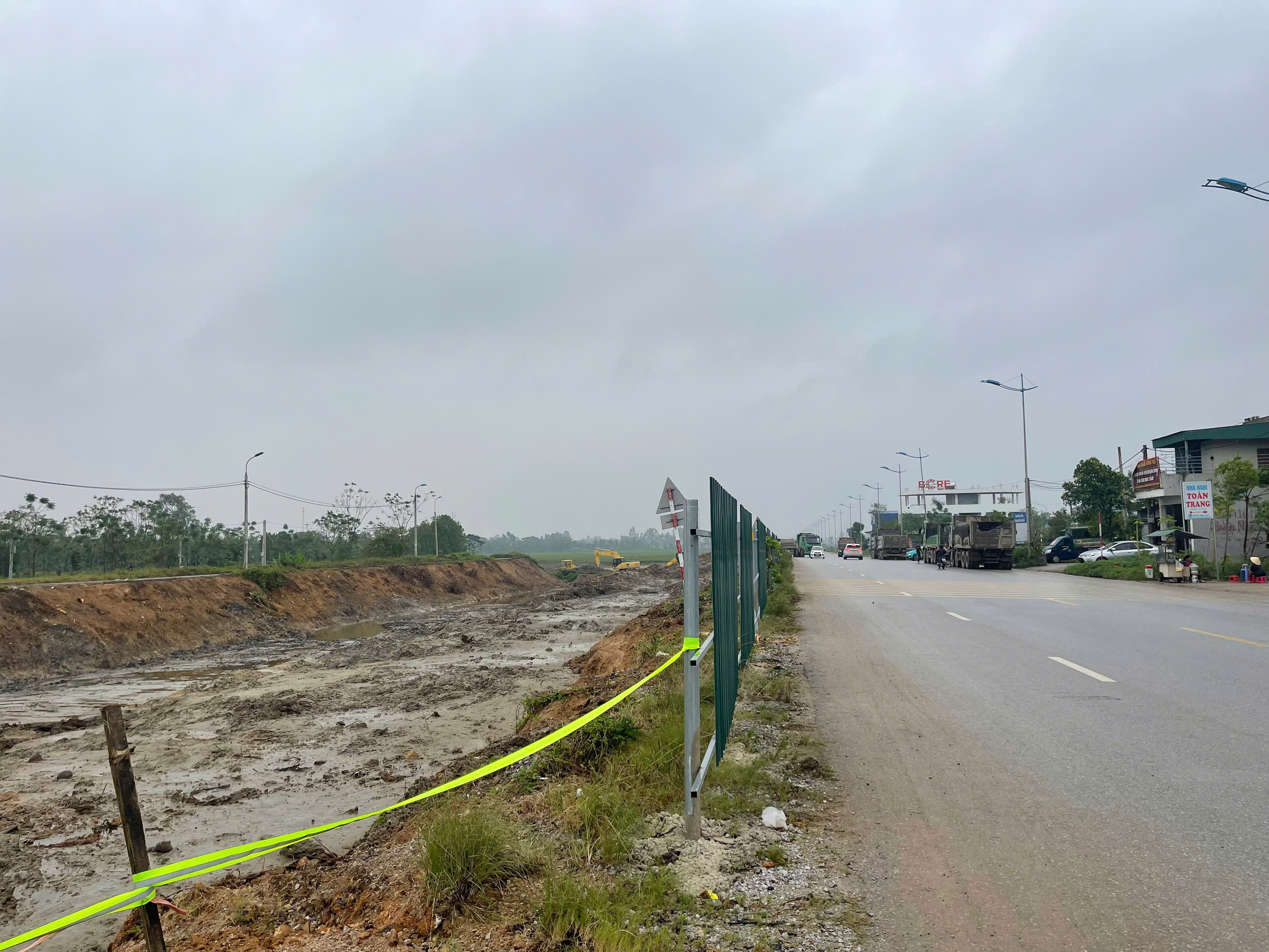 Bán lô đất trục chính mb 8197 Quảng Phú - vị trí sáng giá, sinh lời cao