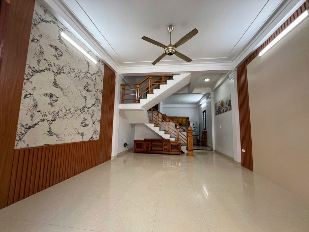 Bán nhà 3 tầng đầu ve phường hạc thành - diện tích 108m², mt 5,3m - giá tốt