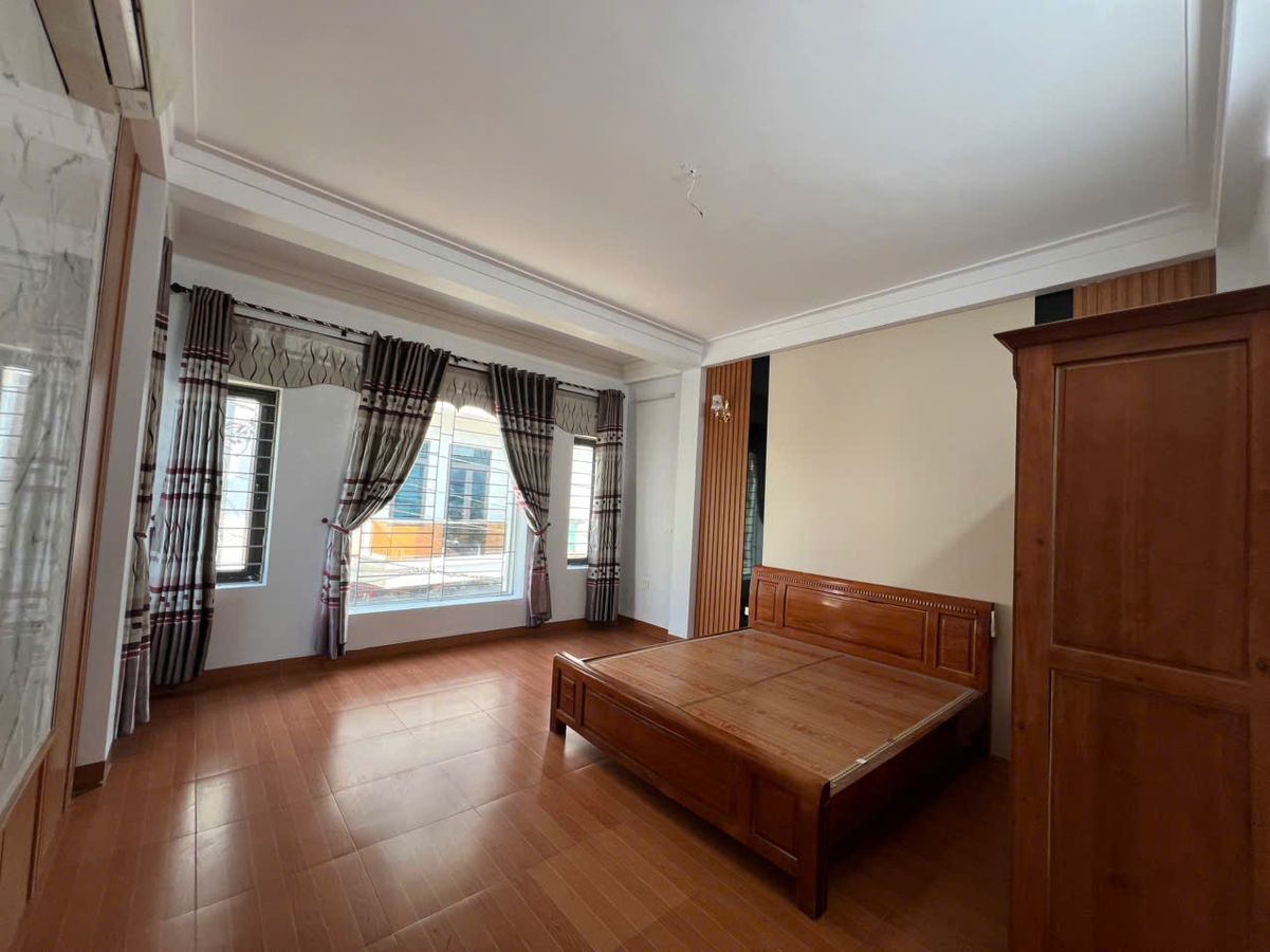 Bán nhà 3 tầng đầu ve phường hạc thành - diện tích 108m², mt 5,3m - giá tốt