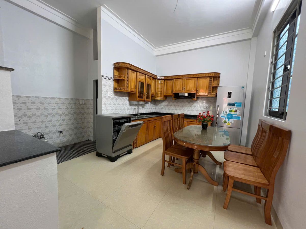 Bán nhà 3 tầng đầu ve phường hạc thành - diện tích 108m², mt 5,3m - giá tốt