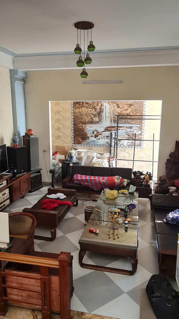 Bán nhà 3 tầng mặt đường Lê Lại phường hạc thành - (Đoạn chợ đầu mối) mặt tiền 5,5m, vỉa hè 8m