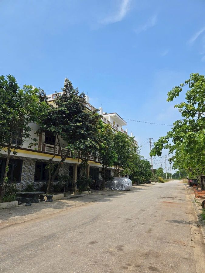 Bán lô biệt thự trung tâm phường Đông Tiến - mbqh 831, diện tích 250m², mặt tiền 10m, giá 2,1 tỷ