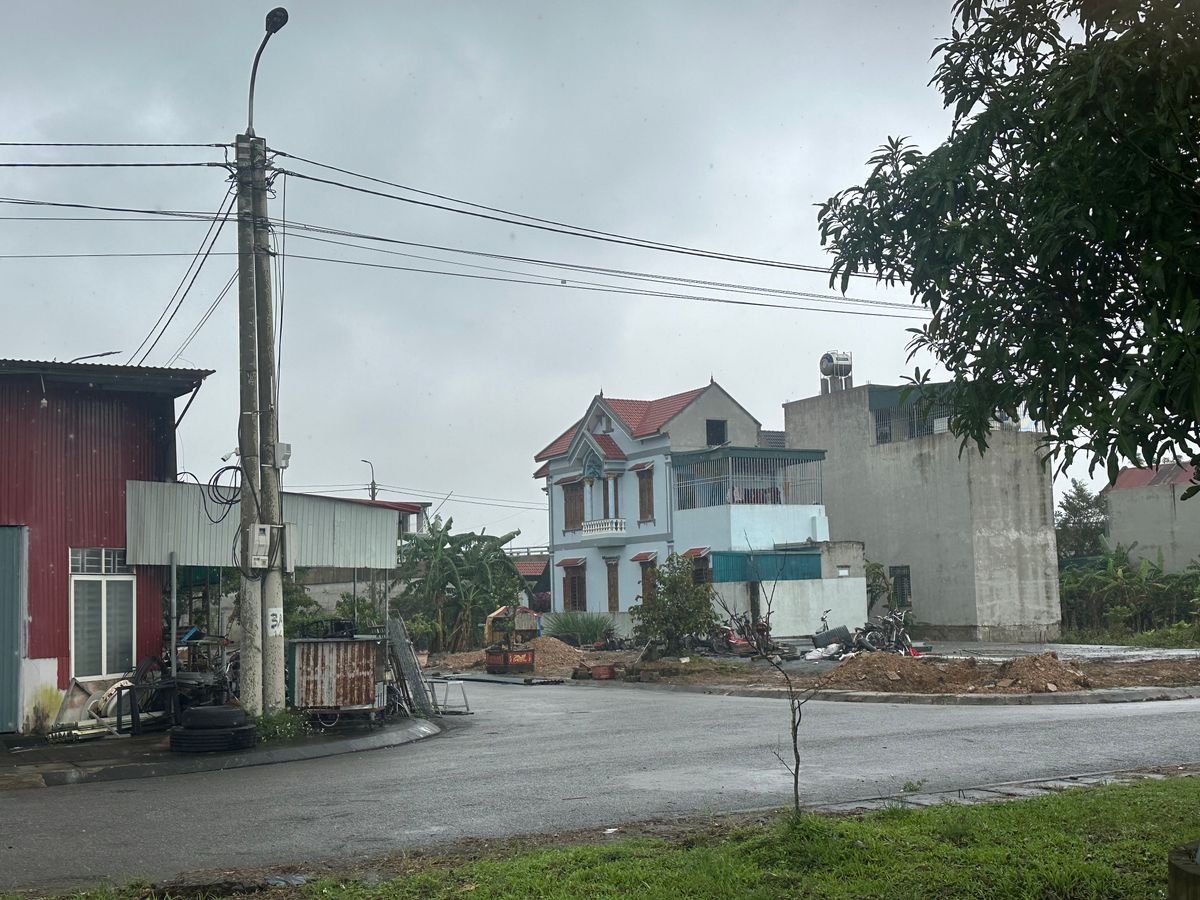 Bán lô biệt thự trung tâm phường Đông Tiến - mbqh 831, diện tích 250m², mặt tiền 10m, giá 2,1 tỷ