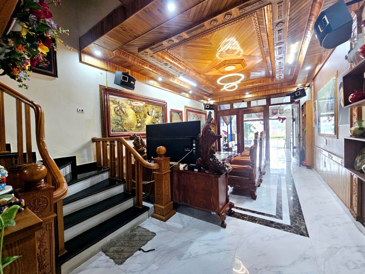 Nhà 3 tầng mặt đường Cesdp mb Hồ Sen Quảng Hưng, 122m², mặt tiền 5m, vừa ở vừa kinh doanh