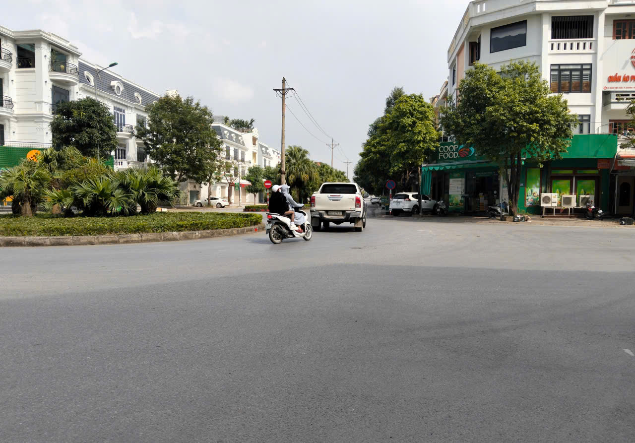 Bán nhà 4 tầng lô góc 2 mặt tiền khu đô thị An Hoạch, 132m2, mặt tiền 8,5m, giá 9,1 tỷ