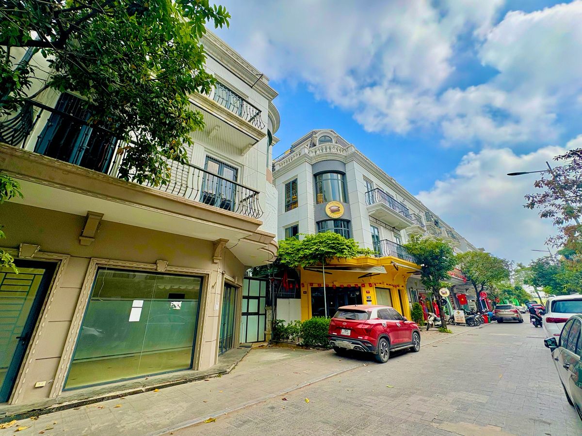 Bán căn góc VinCom Thanh Hóa 4 tầng, 2 mặt tiền 9,9m, diện tích 120m2, giá 18,8 tỷ