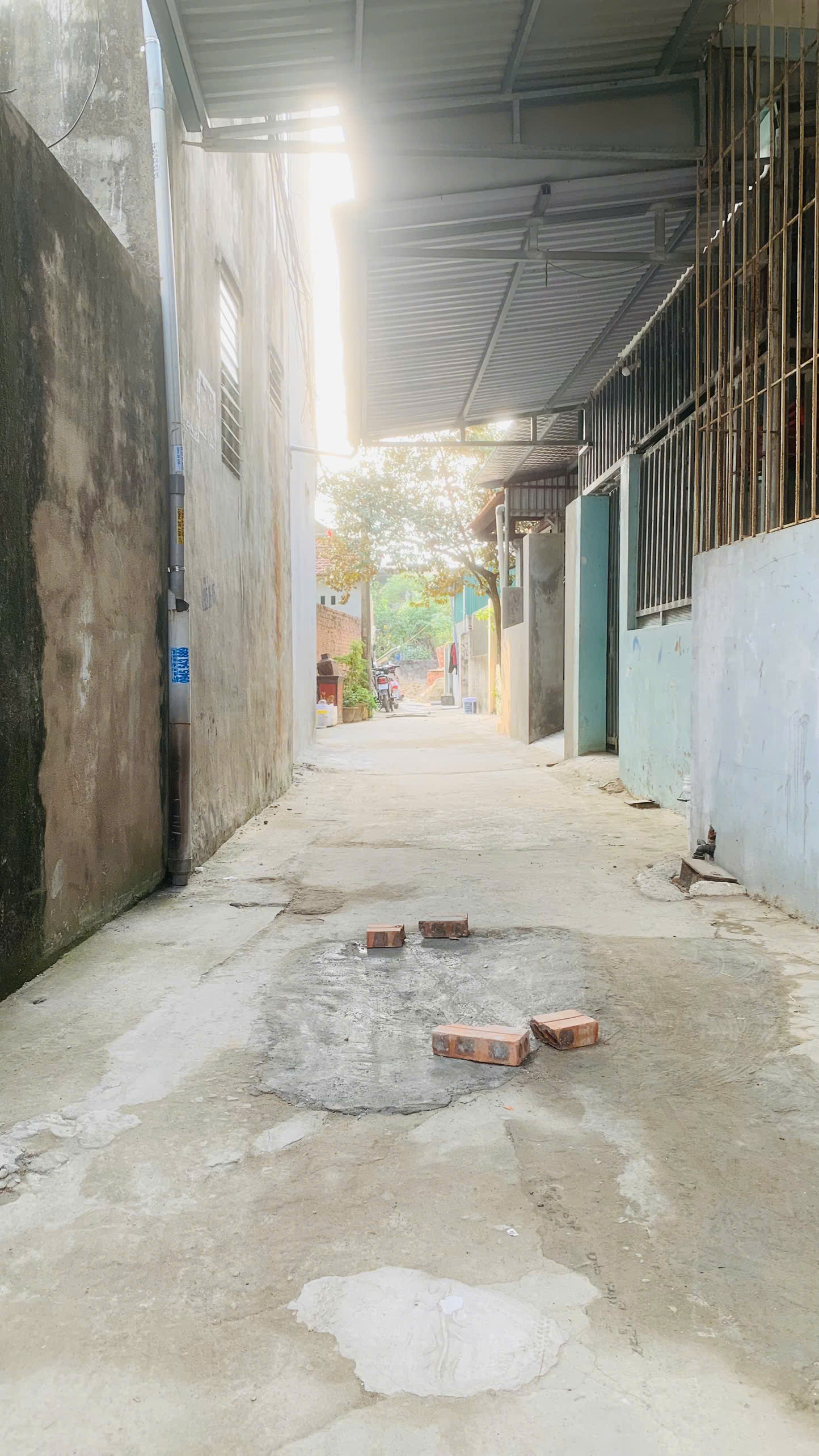 Duy nhất căn nhà 54m² sát Chợ Đầu Mối, ngõ ô tô thông tứ phía, giá chỉ 2,1xx tỷ