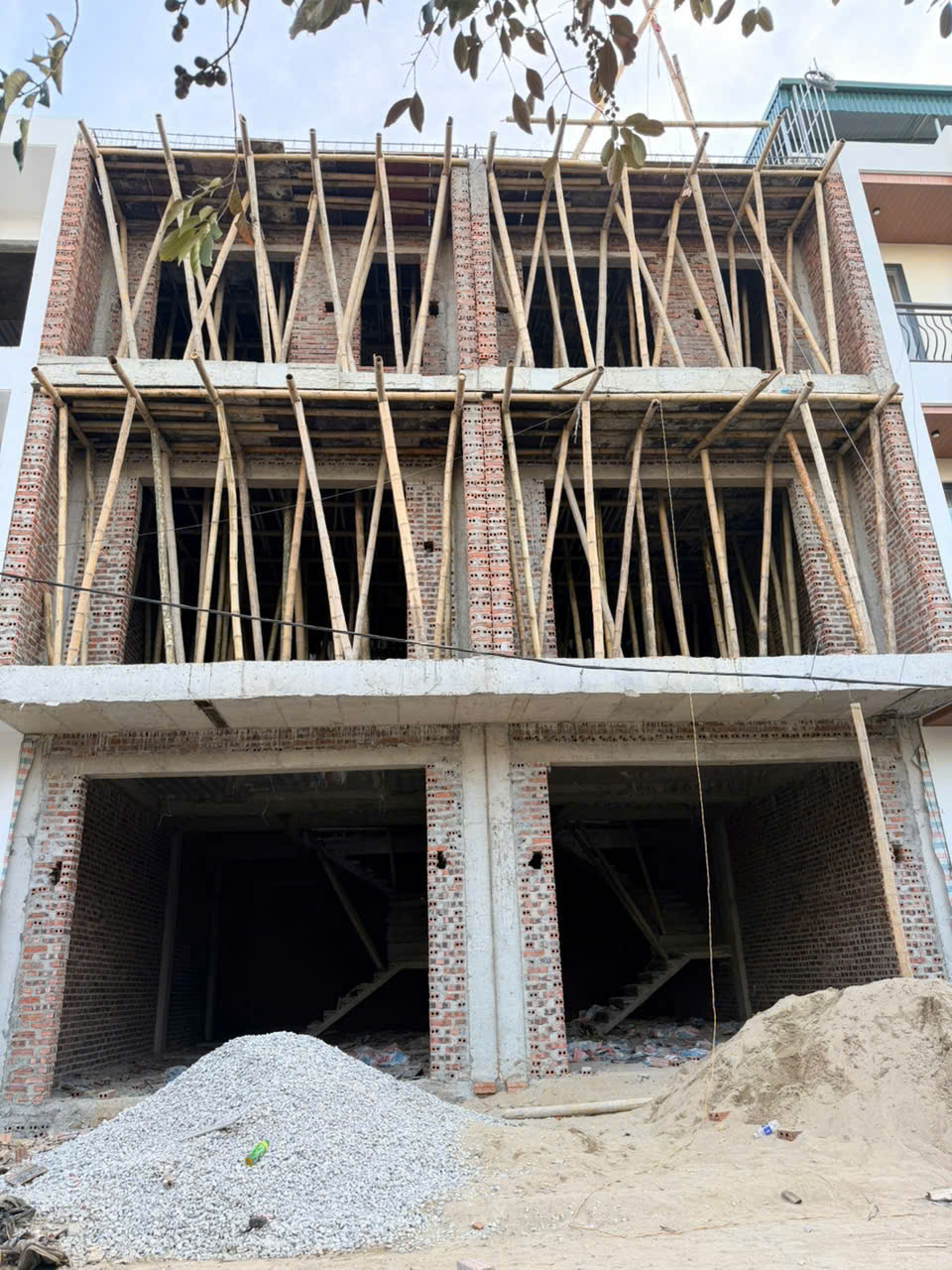 Nhà đầu ve 2 mặt tiền 52m2 xây thô 4 tầng gần bệnh viện đa khoa tỉnh - chưa tới 3 tỷ