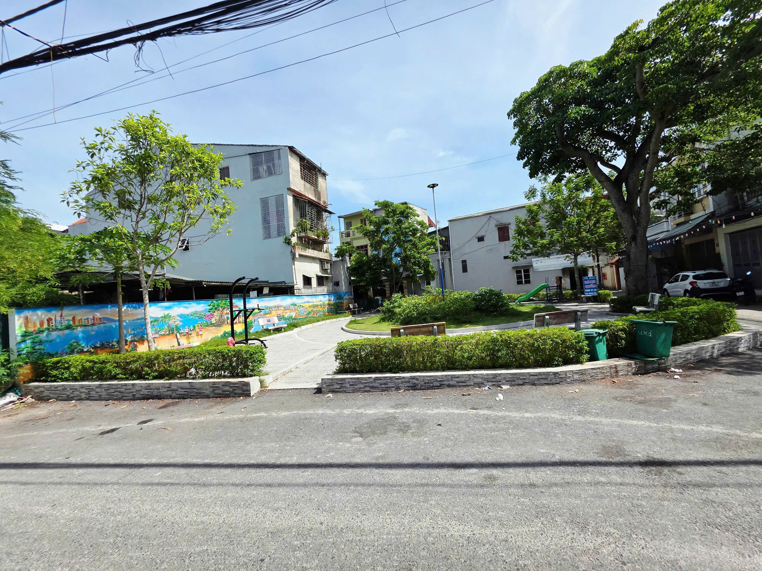 Lô góc 2 mặt tiền 71.3m2 đường Lê Thần Tông Đông Vệ - view Công Viên, ô tô tránh