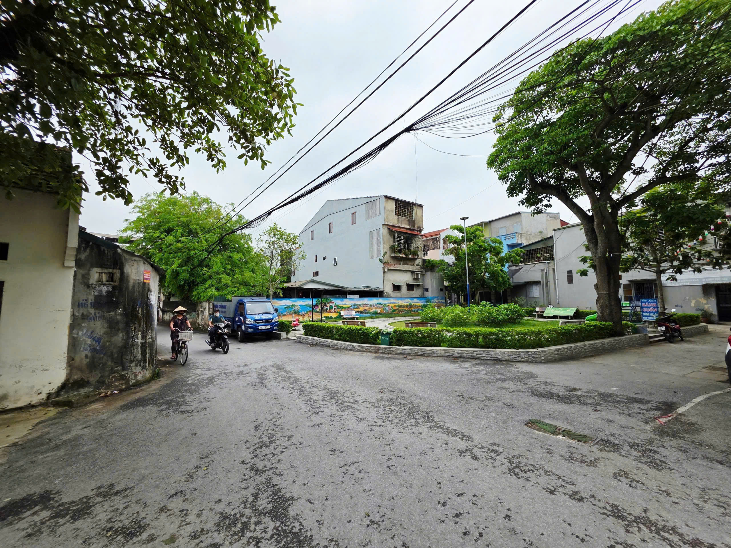 Lô góc 2 mặt tiền 71.3m2 đường Lê Thần Tông Đông Vệ - view Công Viên, ô tô tránh