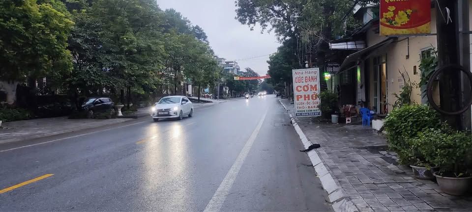 Bán đất dịch vụ thương mại mặt quốc lộ 45 rừng thông, dt hơn 7.500m2, mặt tiền 55m