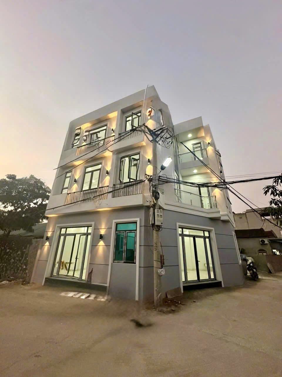 Bán nhà đẹp Hạc Thành - 43m², mặt tiền 5m - đường ô tô tránh nhau - giá chỉ 2 tỷ xxx