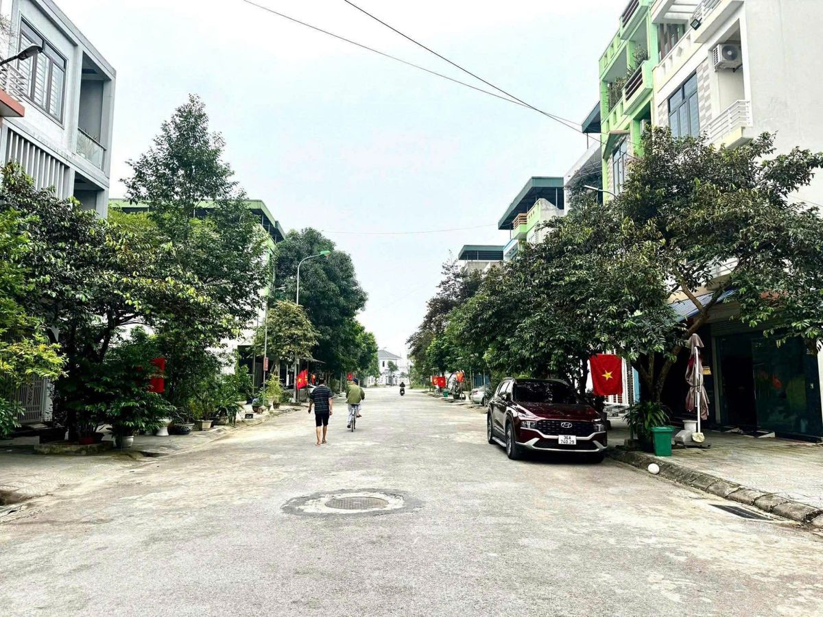 Bán nhà 3 tầng kiên cố phố Tân Sơn - mặt tiền 3m, gần chợ - trường học