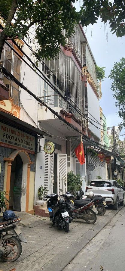 Bán nhà 3 tầng kiên cố phố Tân Sơn - mặt tiền 3m, gần chợ - trường học