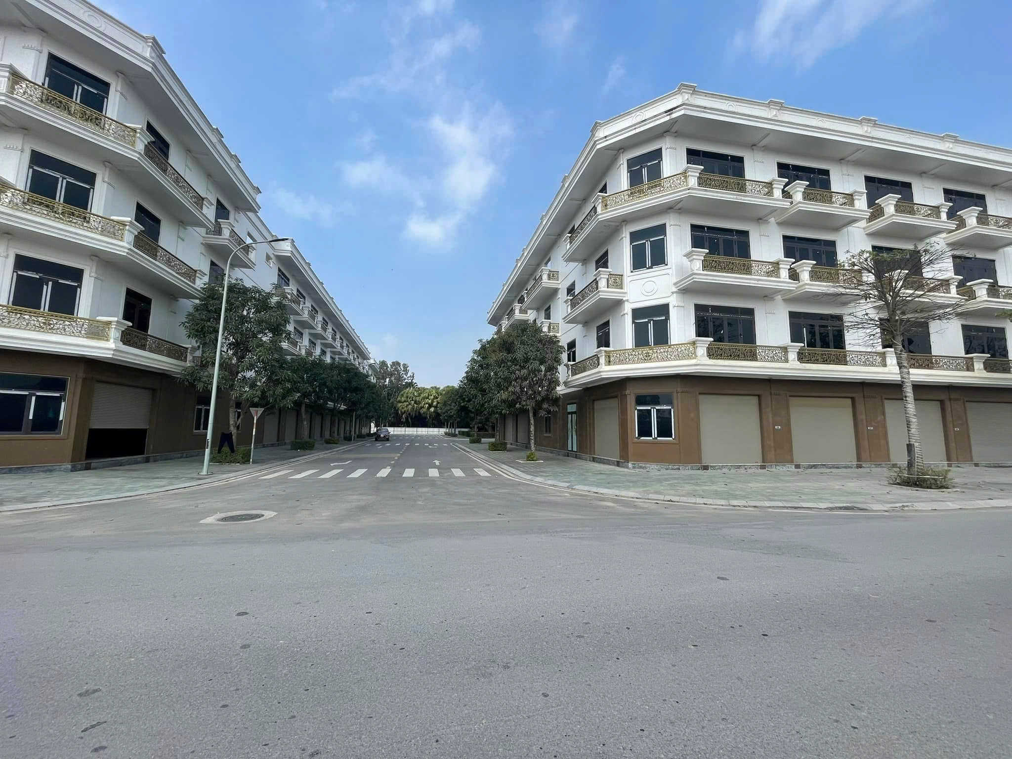 Bán nhà liền kề 4 tầng mặt đường 20m đại lộ CSEDP Trịnh Kiểm