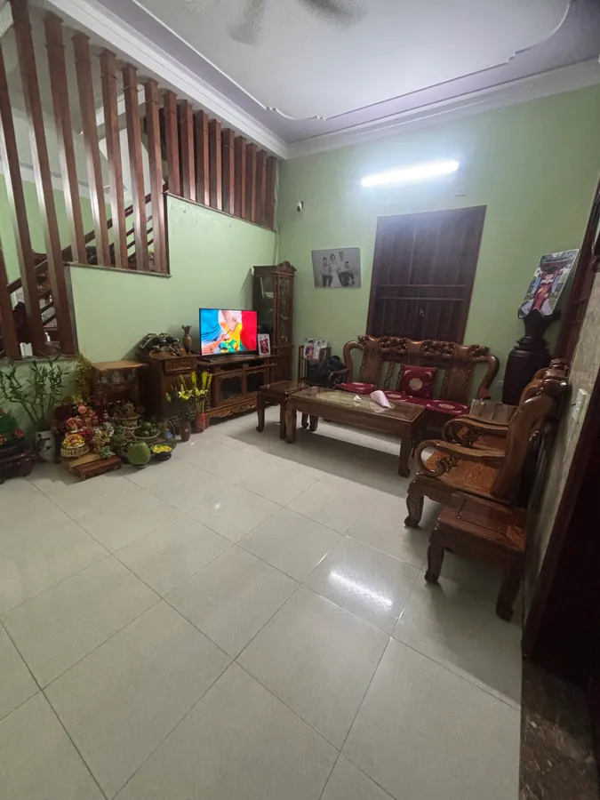 Nhà 2 tầng mặt đường 11m, gần chợ đầu mối, chuyên Lam Sơn