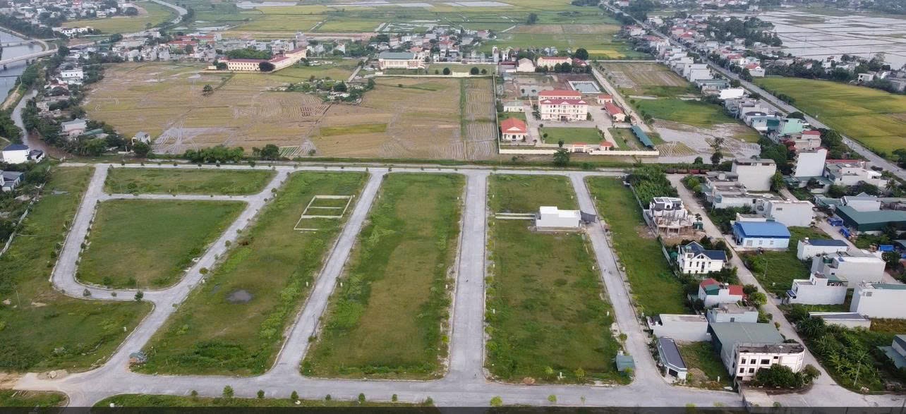 Cần tiền ra nhanh lô đất Mb04 Quảng Phú giá rẻ nhất.