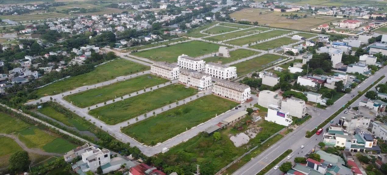 Cần tiền ra nhanh lô đất Mb04 Quảng Phú giá rẻ nhất.