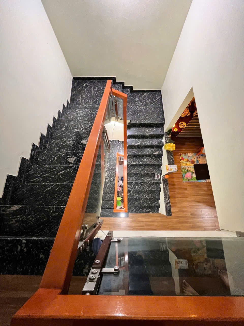 Nhà 3 tầng mặt đường 12met vỉa hè 8m, Quảng Thịnh... chỉ 3750tr