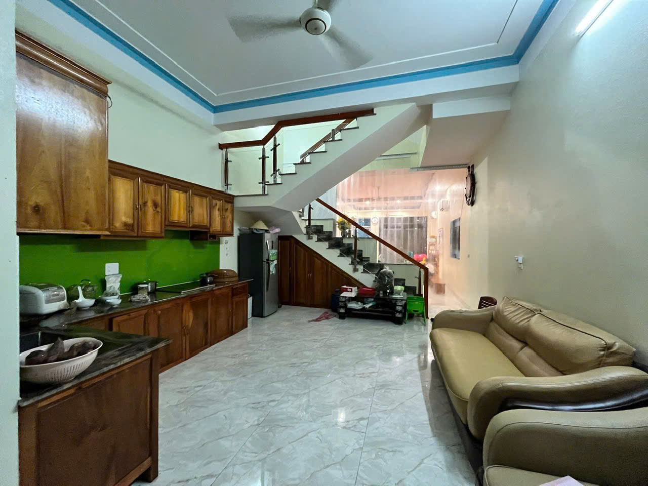 Nhà 3 tầng mặt đường 12met vỉa hè 8m, Quảng Thịnh... chỉ 3750tr